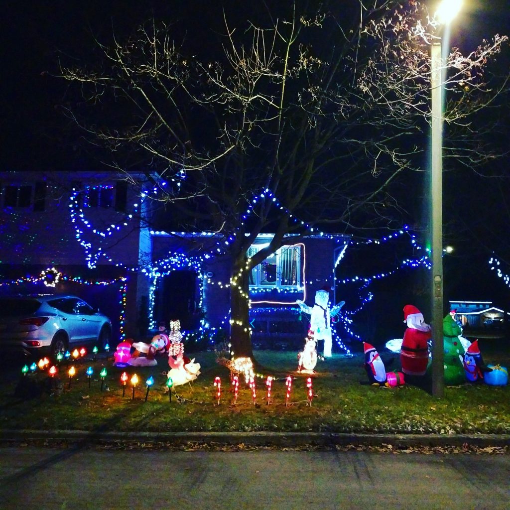 The 5 Best Neighbourhoods in Burlington for Christmas Lights