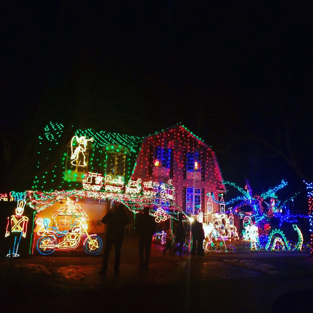 The 5 Best Neighbourhoods in Burlington for Christmas Lights