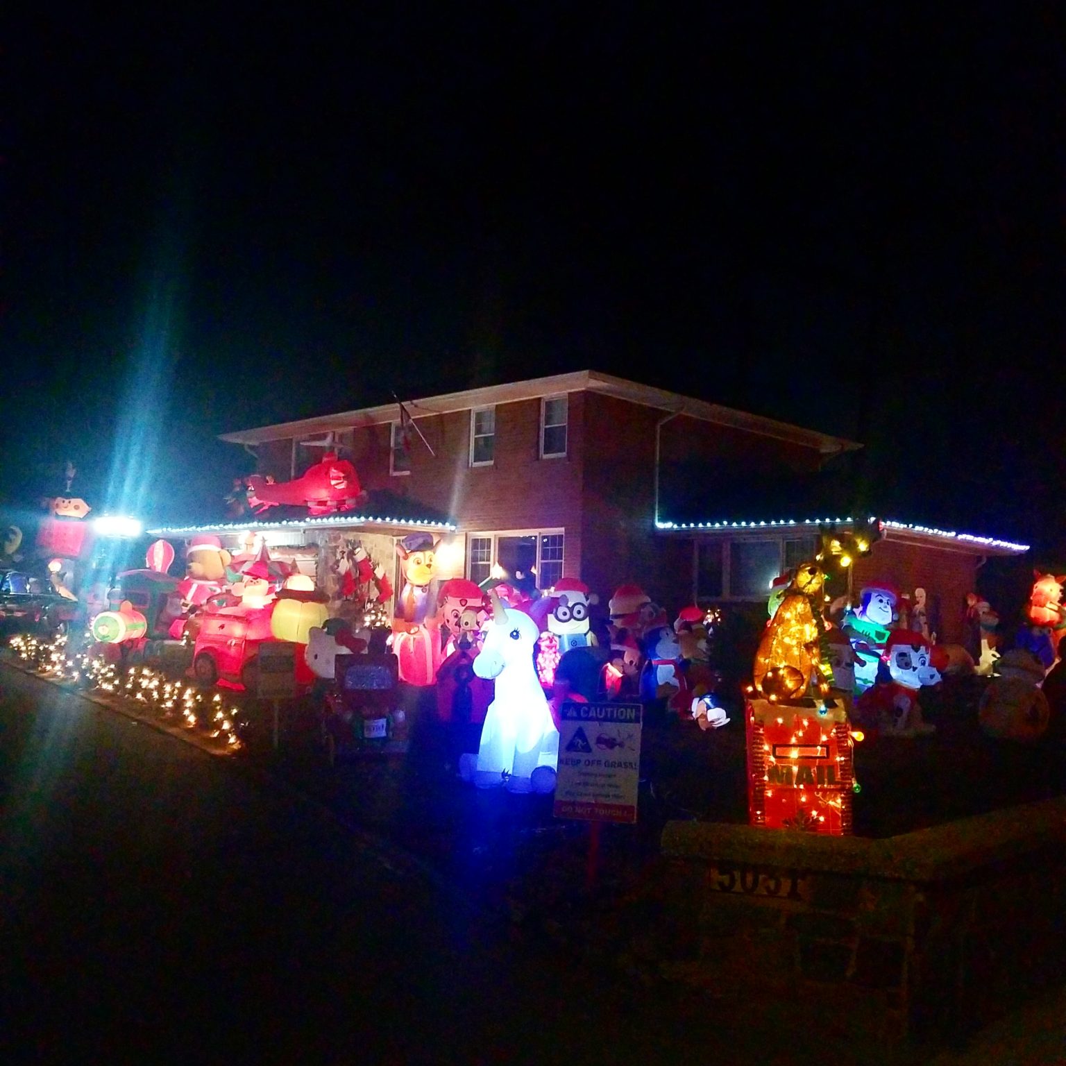The 5 Best Neighbourhoods in Burlington for Christmas Lights