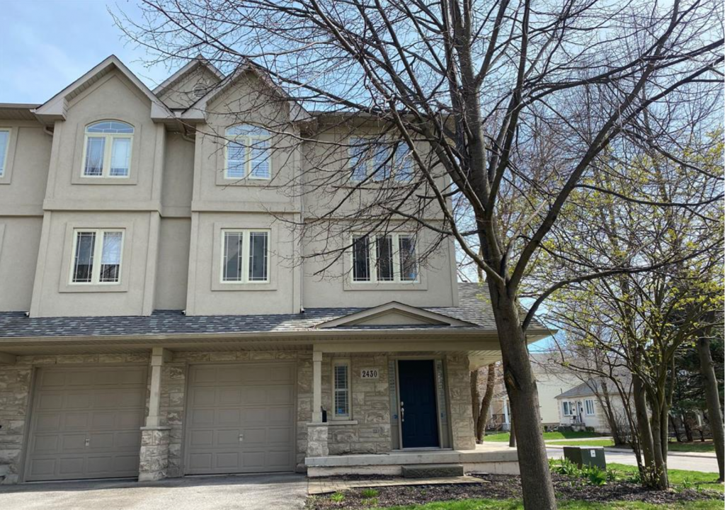 FREEHOLD Townhome near downtown