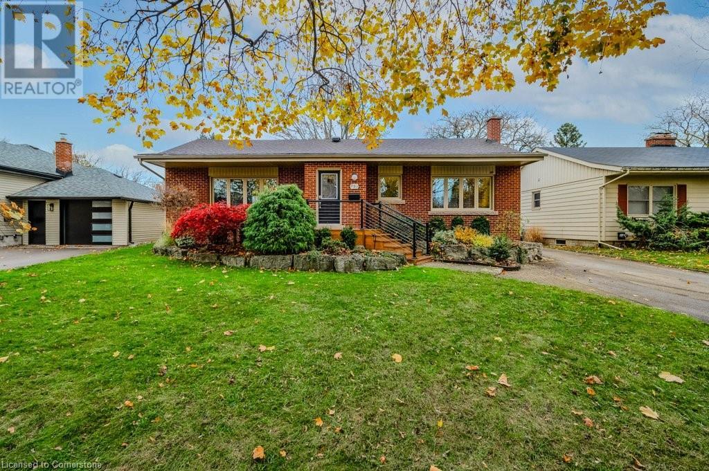 957 SANFORD Drive, burlington, Ontario