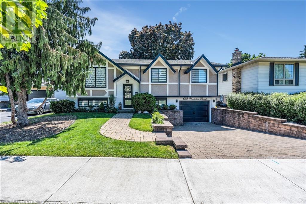 692 WOODVIEW Road, burlington, Ontario