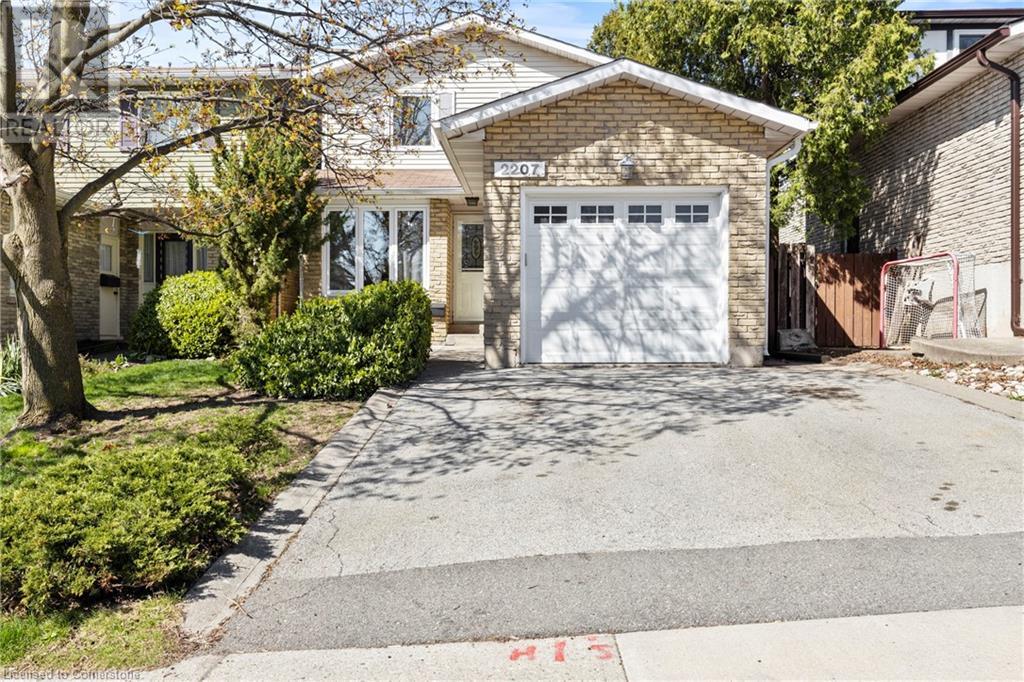 2207 MIDDLESMOOR Crescent, burlington, Ontario