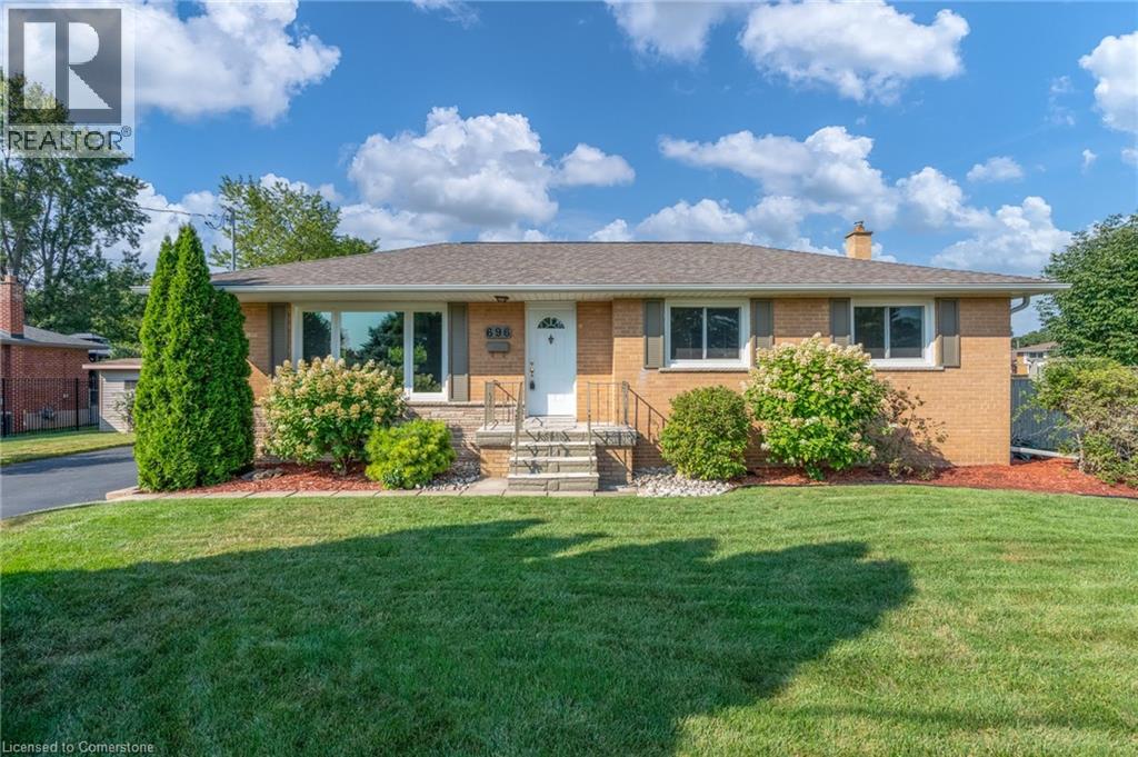 696 PEELE Boulevard, burlington, Ontario