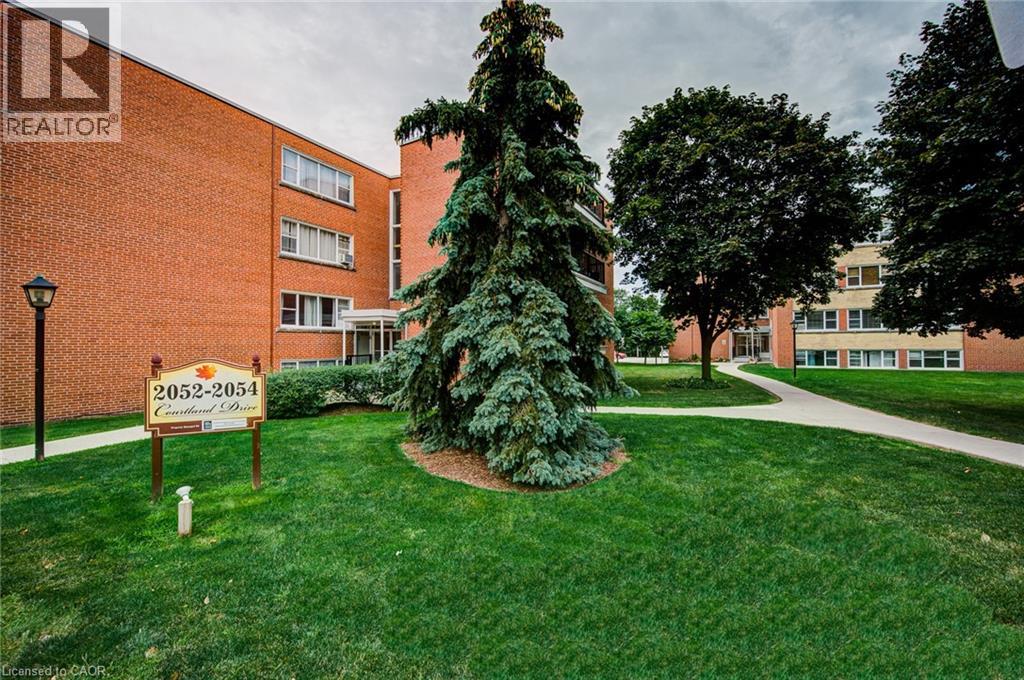 2052 COURTLAND Drive Unit# 202, burlington, Ontario