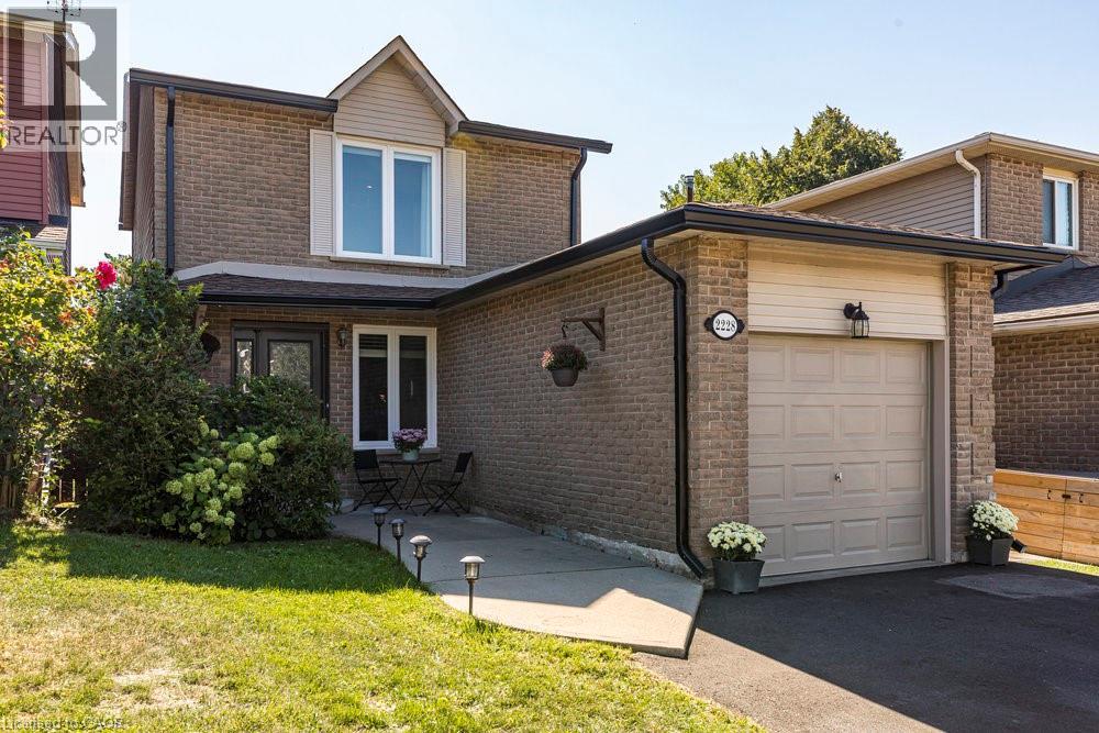 2228 MIDDLESMOOR Crescent, burlington, Ontario