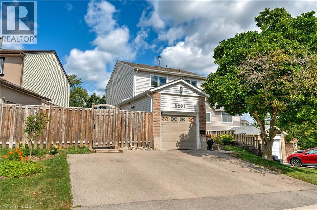 2261 LEOMINSTER Drive, burlington, Ontario
